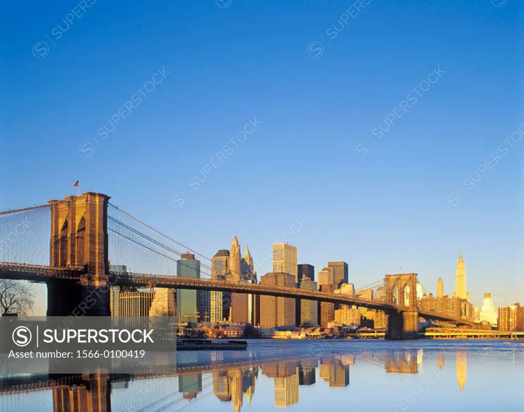 Brooklyn Bridge and downtown Manhattan. New York City, USA