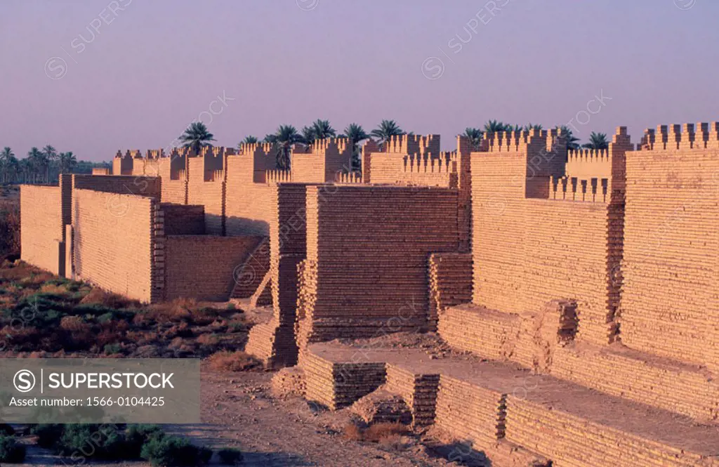 Citywalls. Babylon. Irak
