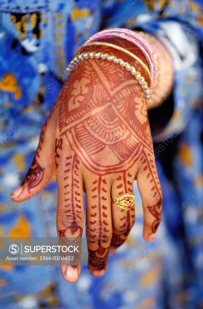 Young Shiddi woman´s henna tattooed hand. Pakistan