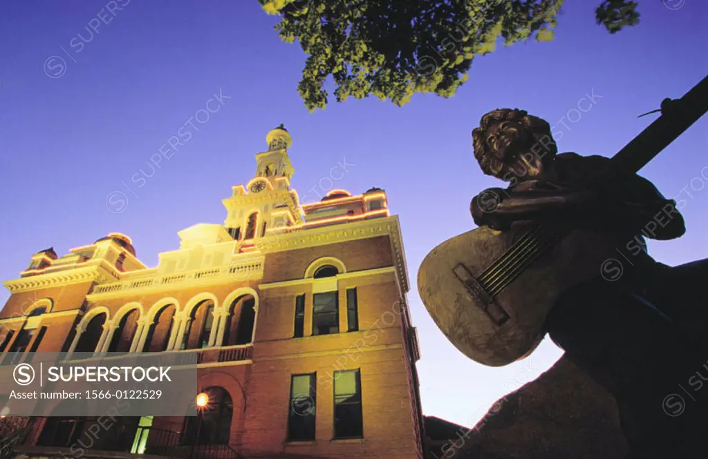 Dolly Parton statue and Sevier County Courthouse. Sevierville. Tennessee. USA