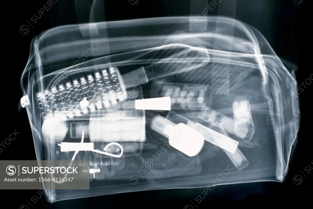 X-ray image of woman´s handbag