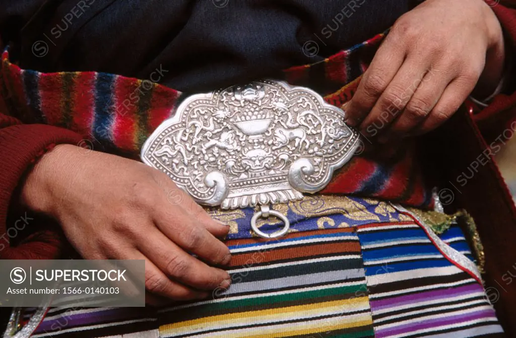 Traditional woman´s ´Chuba´ dress, silver clasp holds apron. Kangchenjunga. East Nepal