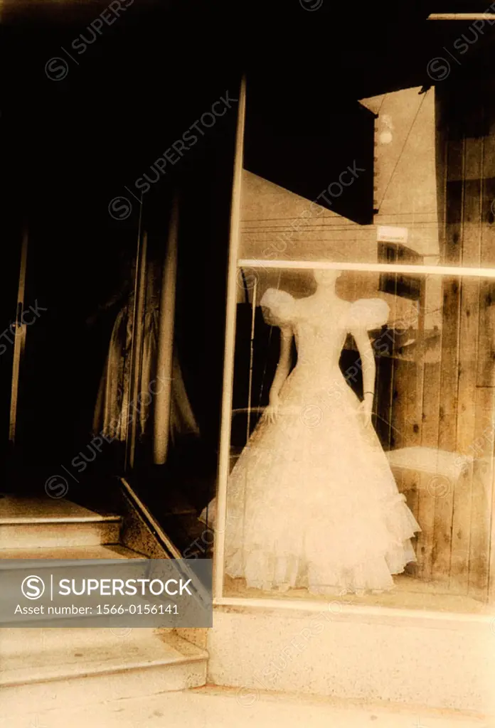 Woman´s gown in store window. Juárez. Mexico