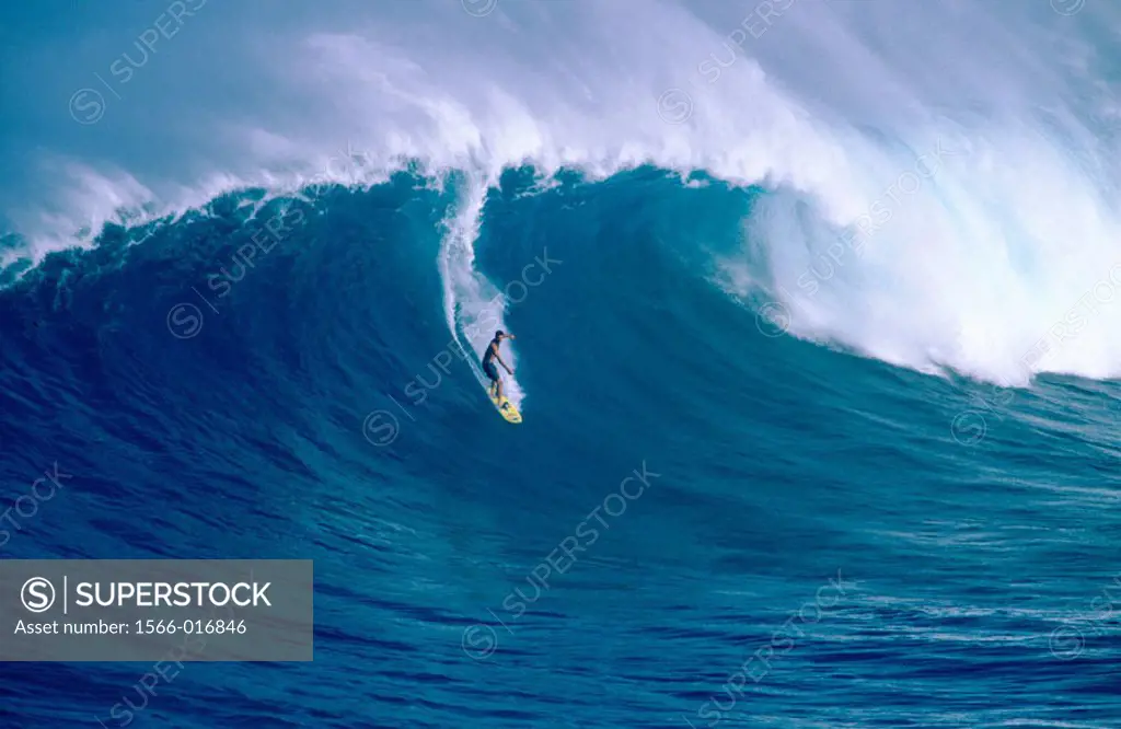 Surfing  ´Jaws´, a 30´ wave on the north shore of Maui, Hawaii
