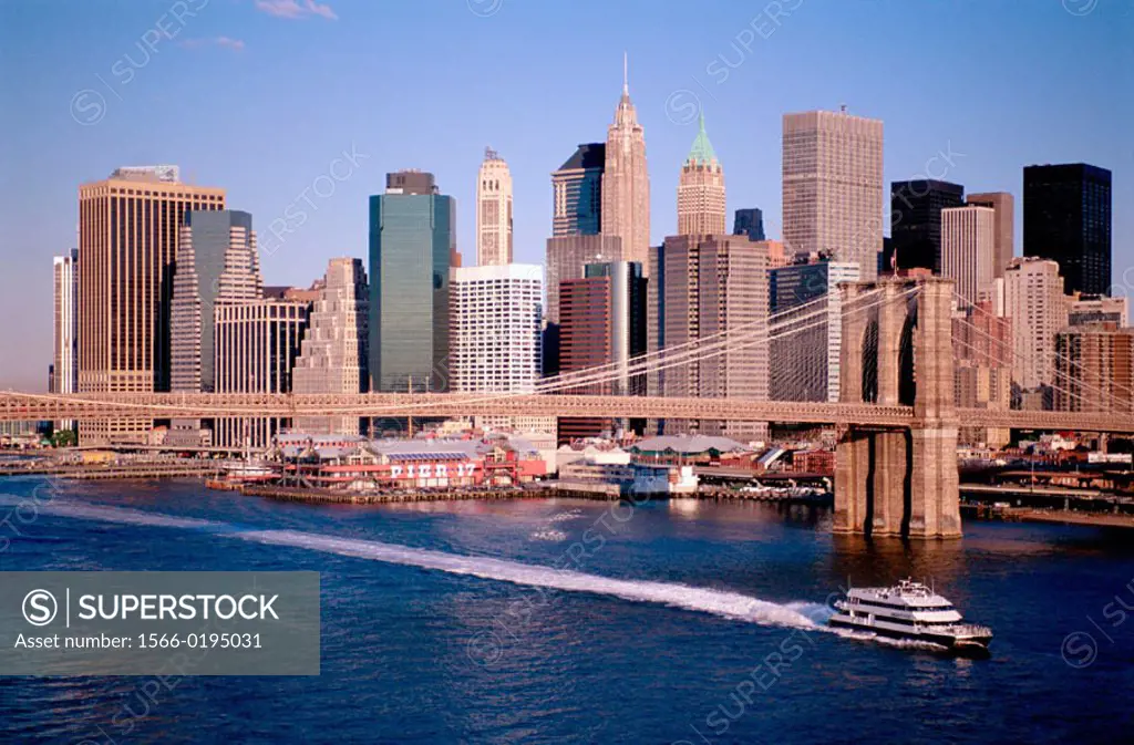 Brooklyn Bridge and Lower Manhattan skyline. New York City, USA