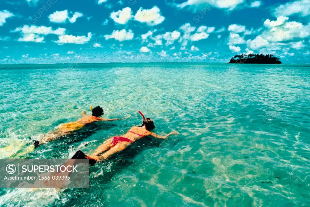 Couple snorkeling. Cook Islands