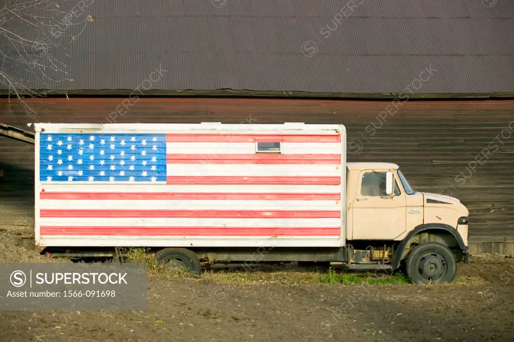 US flag mural on truck, site of TV´s ´Northern Exposure´ show. Roslyn. Washington, USA