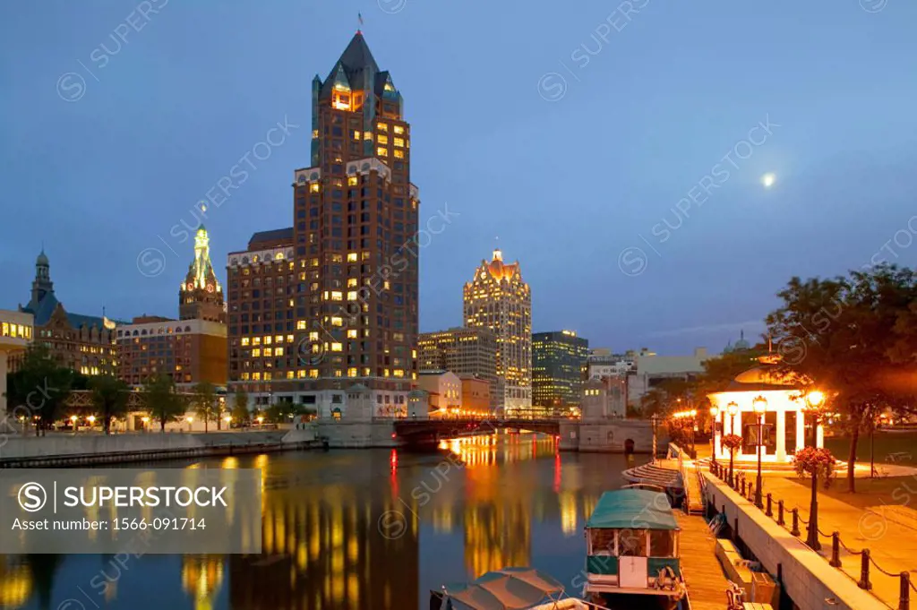100 East Wisconsin Building and downtown from riverwalk of Milwaukee River at evening. Milwaukee. Wisconsin, USA
