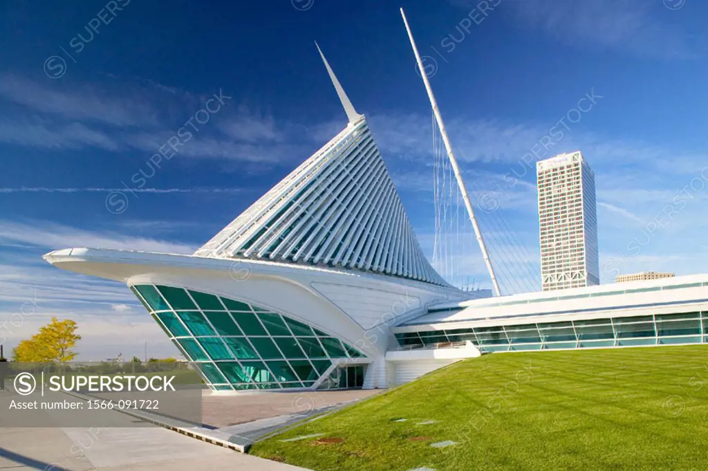 New wing of Milwaukee Art Museum by architect Santiago Calatrava. Milwaukee. Wisconsin, USA