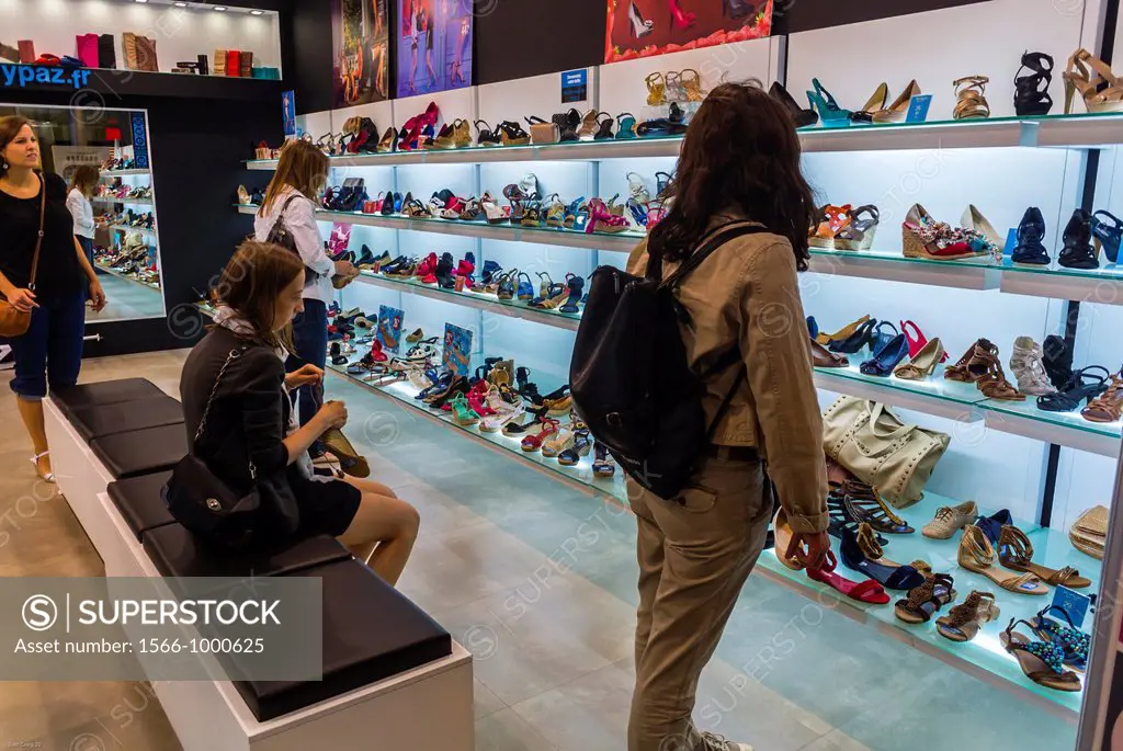 Paris, France, Shoppers inside New Train Station Renovated Gare Saint Lazare, Marypaz, Women´s Shoes Shop , Mall