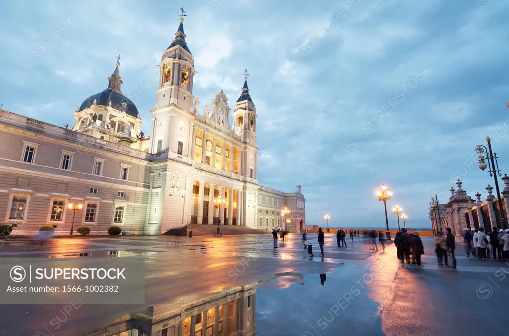 Night view of the Cathedral of Santa Maria la Real de la Almudena, located opposite the Royal Palace was built during the IX and XX centuries, Madrid,...