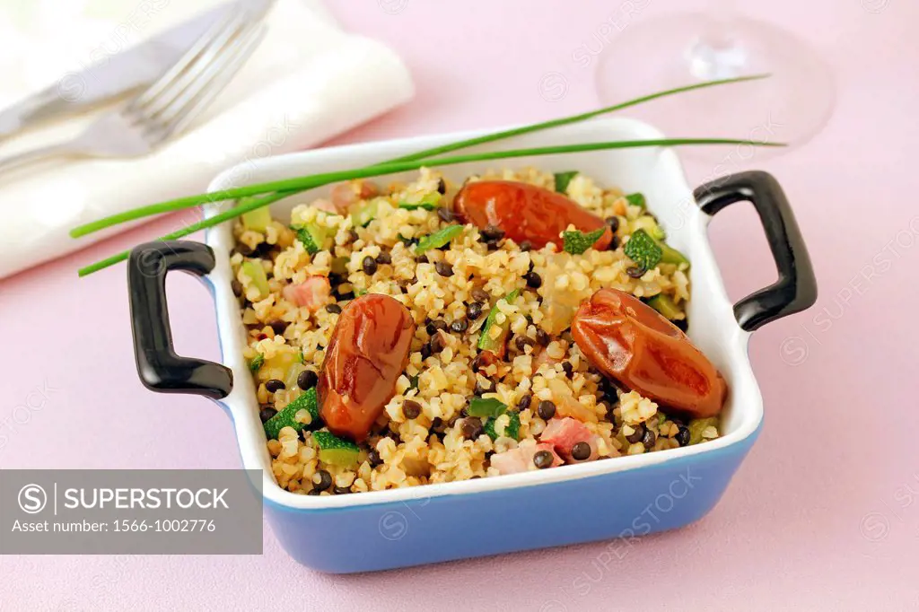 Bulgur wheat, lentils and dates