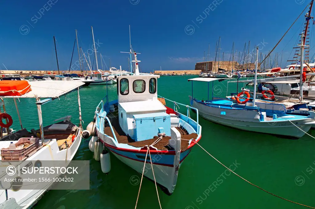 Heraklion harbour, Venetian fortress in the background, Crete, Greece, Europe