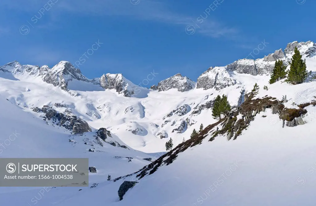 Reichenspitze mountain range Zillertertal Alps in the national Park Hohe Tauern during winter covered with ice and snow Valley Rainbachtal with Richte...