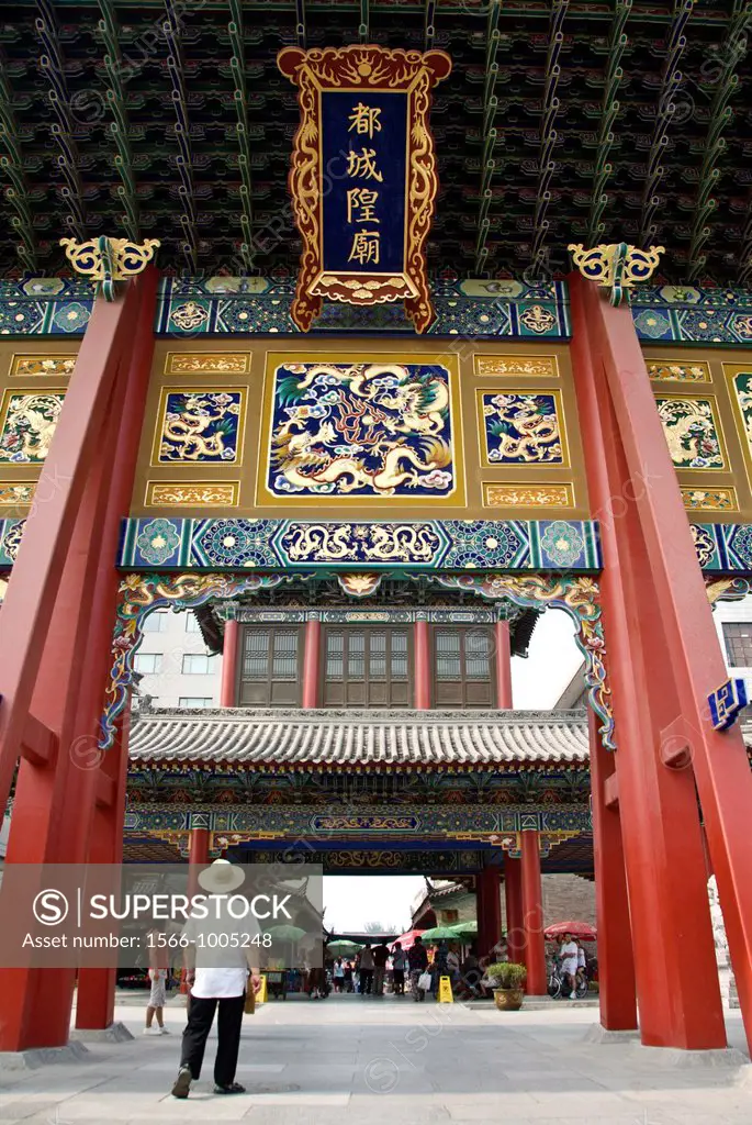 Main entrance towards the Temple of city gods in Xian, Shaanxi Province, China.