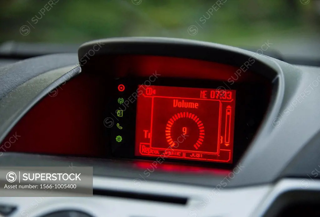 Car communications center dashboard display