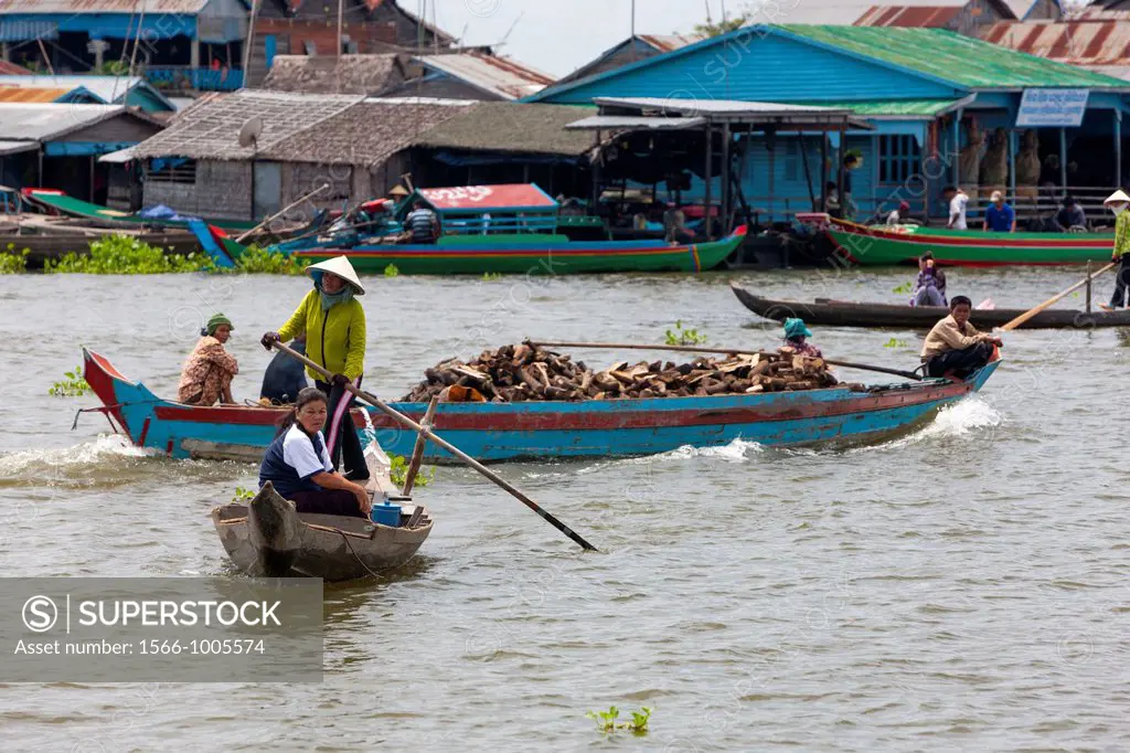 Vietnamese Boat People on Tonle Sap River, Cambodia, Indochina, Southeast Asia