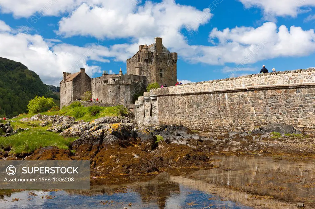 Eilean Donan castle and Loch Duich, Dornie, Highlands Region, Scotland, United Kingdom, Europe
