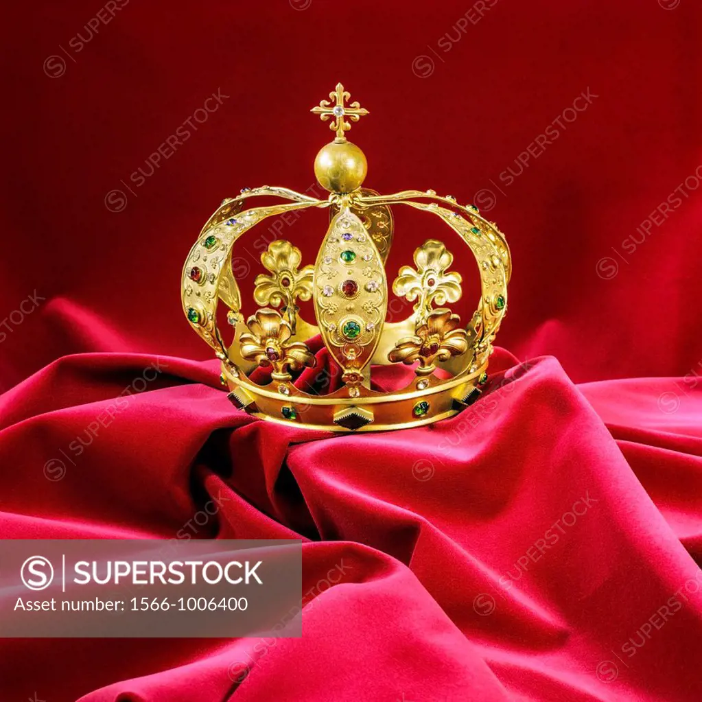 Golden crown with diamonds on garnet velvet