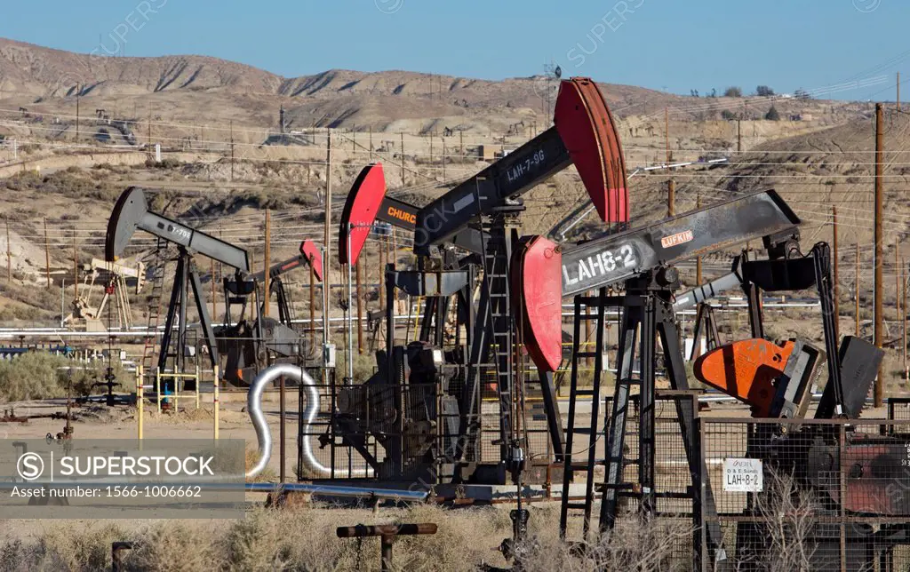 Maricopa, California - Oil and gas production equipment in southern San Joaquin Valley