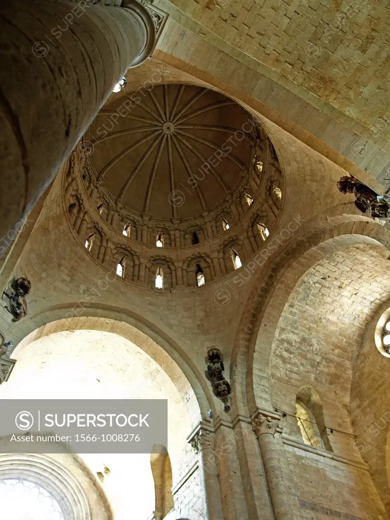 Indoor view of the Romanesque collegiate church of Santa María la Mayor, Toro, Zamora province, Castilla-Leon, Spain