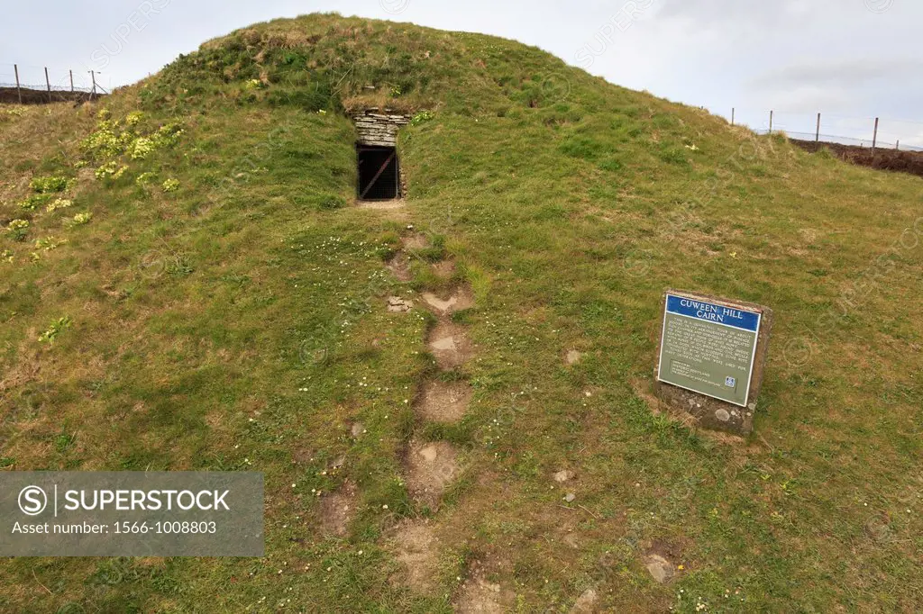 Cuween Hill, Finstown, Orkney Mainland, Scotland, UK, Britain, Europe  Cuween chambered cairn a Neolithic stone-age burial chamber or tomb from about ...