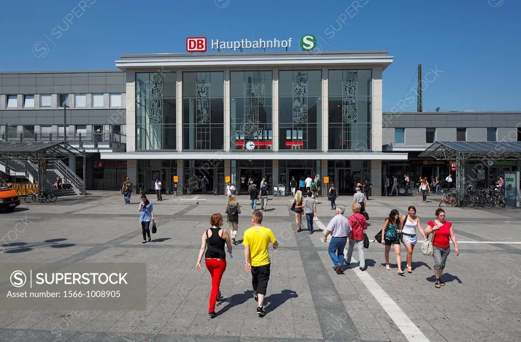 Germany, Dortmund, Ruhr area, Westphalia, North Rhine-Westphalia, NRW, Dortmund Central Station, station building, station forecourt, people, rail tra...