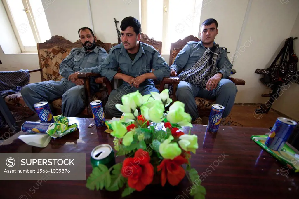 Dutch police mentors training Afghan police officers in Kunduz