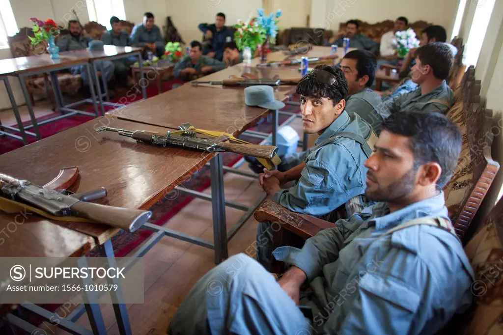 Dutch police mentors training Afghan police officers in Kunduz