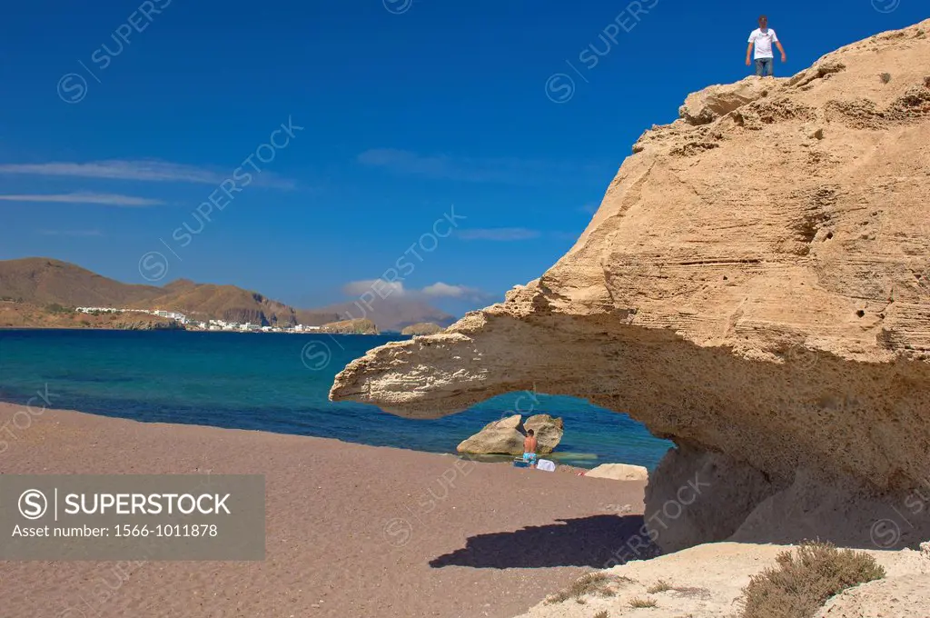 Playa del Arco beach, Los Escullos, Isleta del Moro in background, Cabo de Gata-Nijar Natural Park, Almeria province, Andalusia, Spain