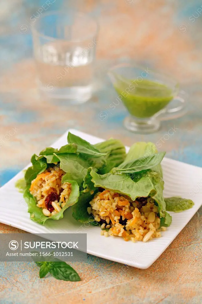 Wrapped lettuce with bulgur and pesto