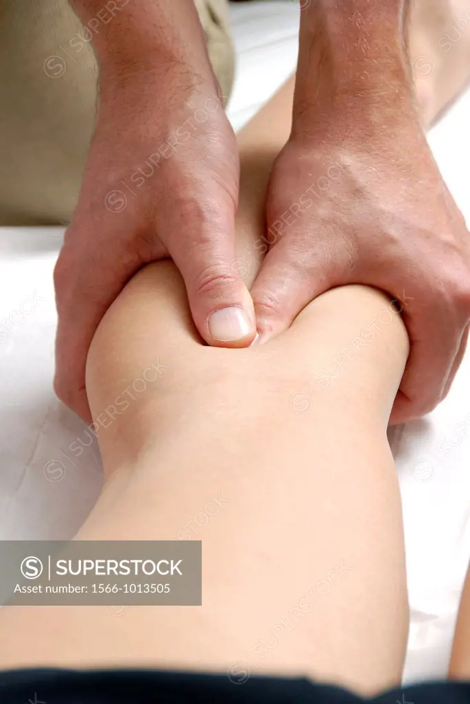 Shiatsu massage  Massage for diminish calf