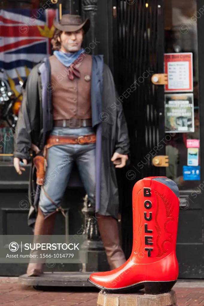 Canada, British Columbia, Vancouver, Gastown, boot and cowboy statue