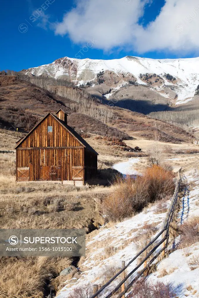 USA, Colorado, Telluride, wood barns, winter