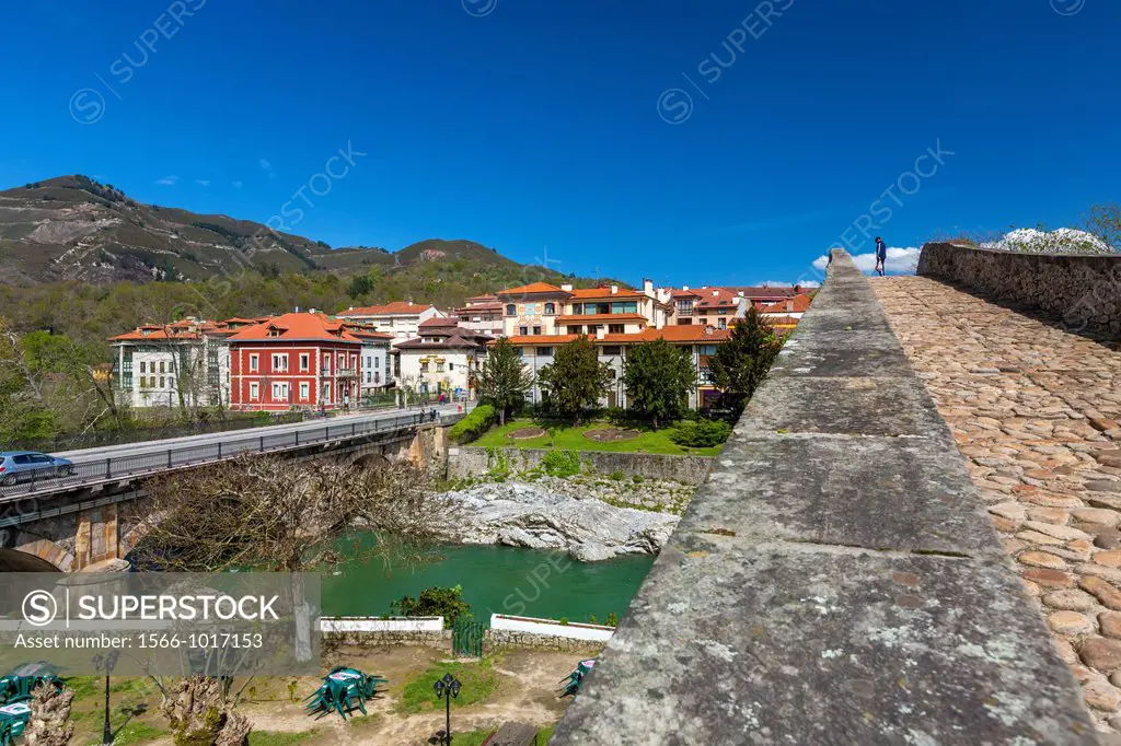 Puente Romano Roman Bridge, 13th century, Cangas de Onís  Asturias, Spain