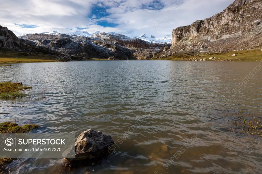 Lake Ercina with Picu´l Mosquital in the backgorund, Covadonga, Picos de Europa National Park, Asturias, Spain