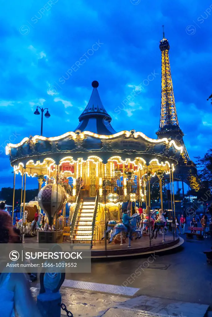 Paris, France, Tourists Visitng the Jardins du Trocadero, Eiffel Tower, Dusk