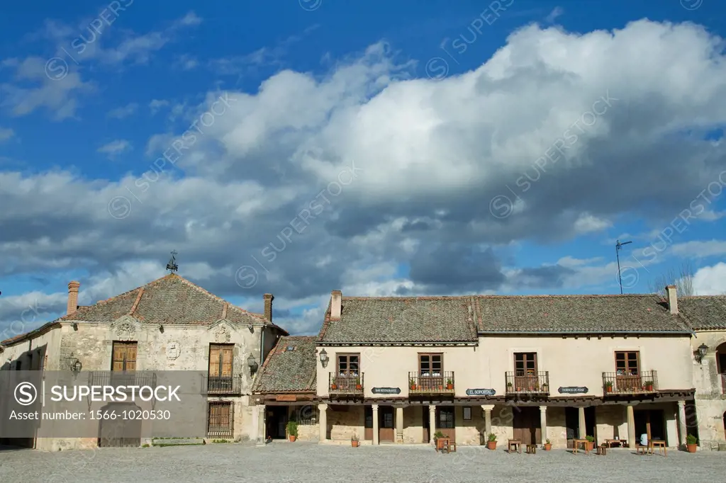 Main Square of Pedraza, walled medieval village declarated Historical-Artistic Site  Segovia province  Castilla y León  Spain