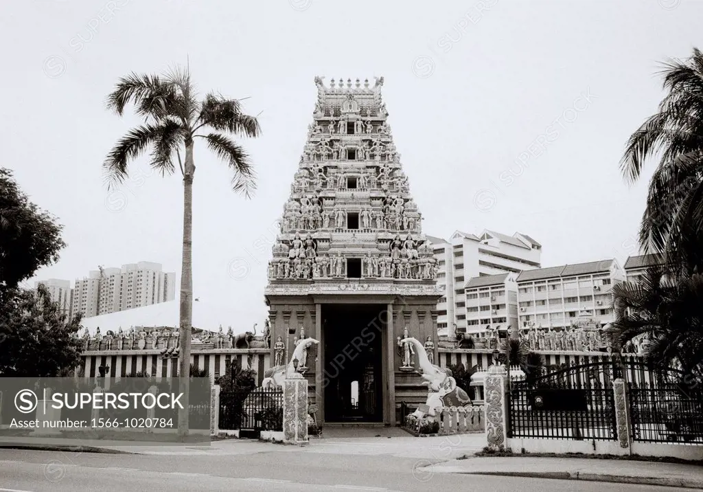 The gopuram, or entrance tower, of Sri Srinivasa Perumal Temple on Serangoon Road in Singapore´s Little India in Southeast Asia Far East. This temple ...