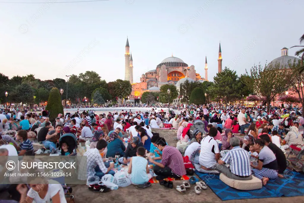 Ramadan picnic in front of the Aya Sofya, istanbul