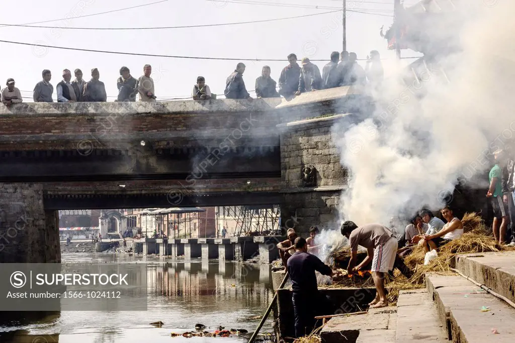 Pashupatinath, cremation, riverside Bagmathi, tributary of the Ganges, Nepal sacred river for Hindus, Kathmandu, Nepal, Asia