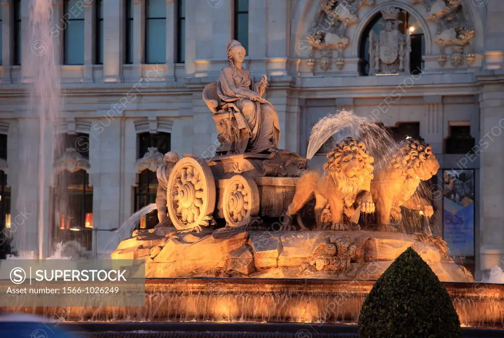 Spain, Madrid, Plaza de Cibeles, fountain of goddess Cybele,