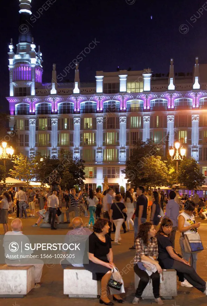 Spain, Madrid, Plaza de Santa Ana, nightlife, people,