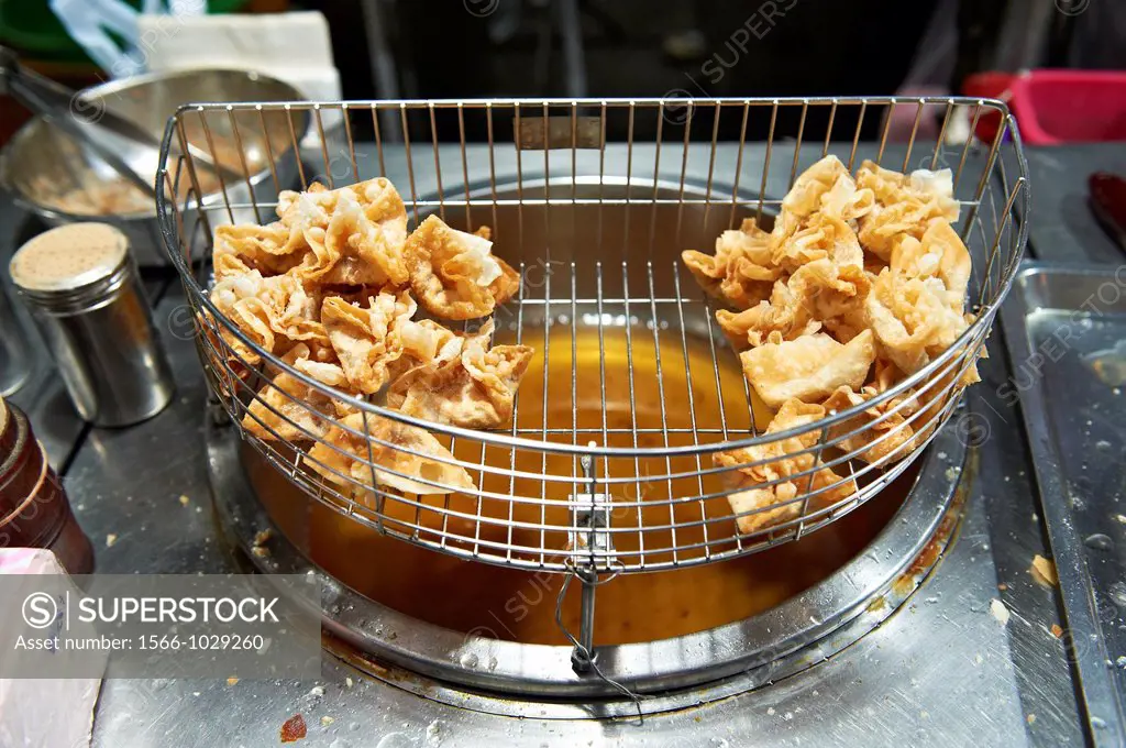 Fried wontons at a food stand in Taiwan