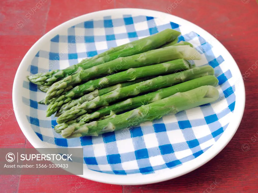 Green asparagus on a plate
