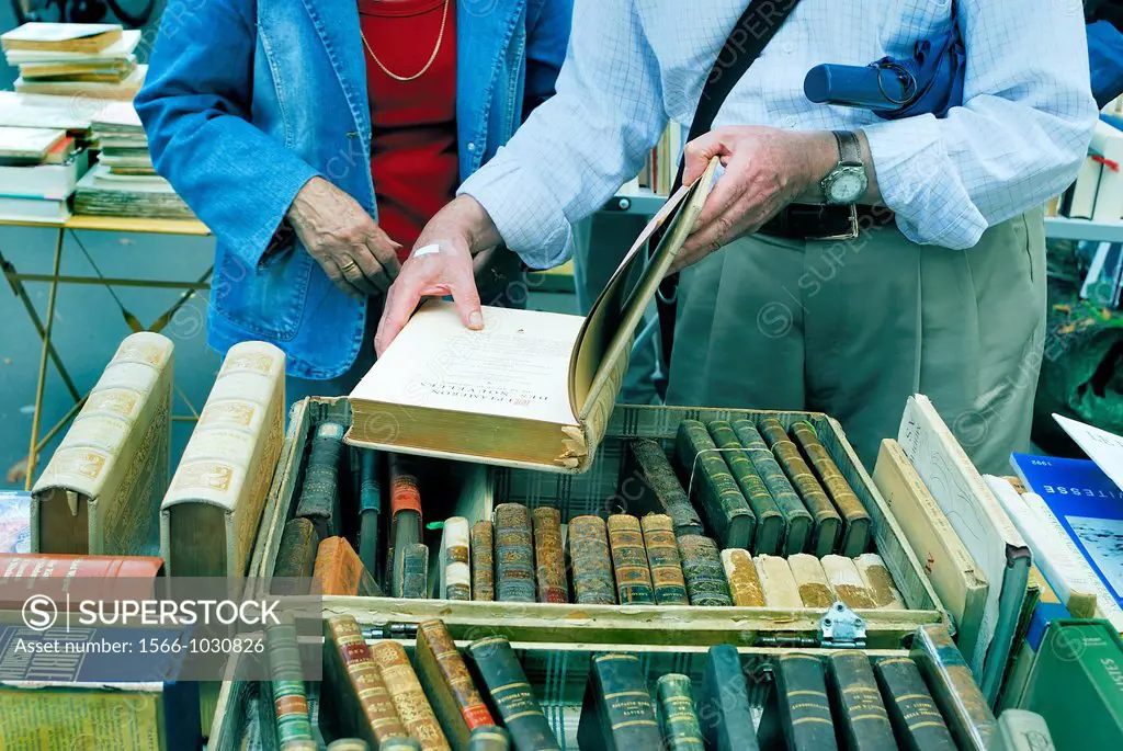 Paris, France, Shopping, Flea Market, Adult Senior Couple Shopping for Collectible Books in Public Market, Cour de Vincennes