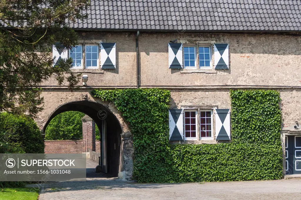 Entrance gate to the moated castle Westerwinkel, Ascheberg, North Rhine-Westphalia, Germany, Europe