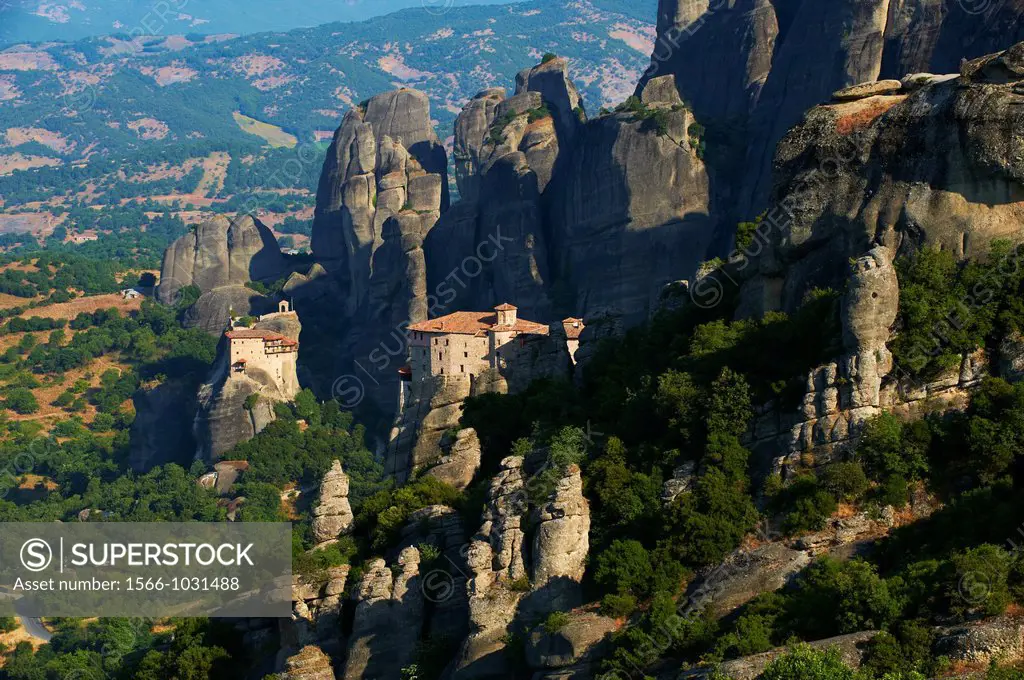 Greece, Thessaly, Meteora, Unesco World Hertitage, Roussanou Monastery and Agios Nikolaos monastery