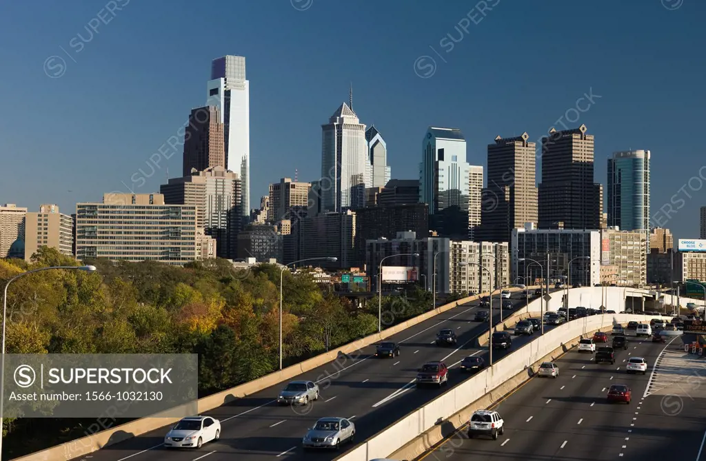 Route I-76 Schuylkill Expressway Schuylkill River Downtown Skyline Philadelphia Pennsylvania USA