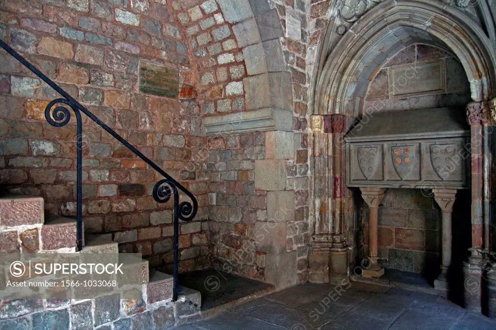 cloister, Monasterio de Sant Pau del Camp, Romanesque, Barcelona, Catalonia, Spain